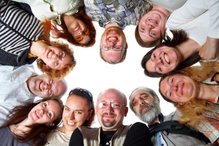 学习如何改善部门间的沟通，这样你的员工就可以更好地一起工作。