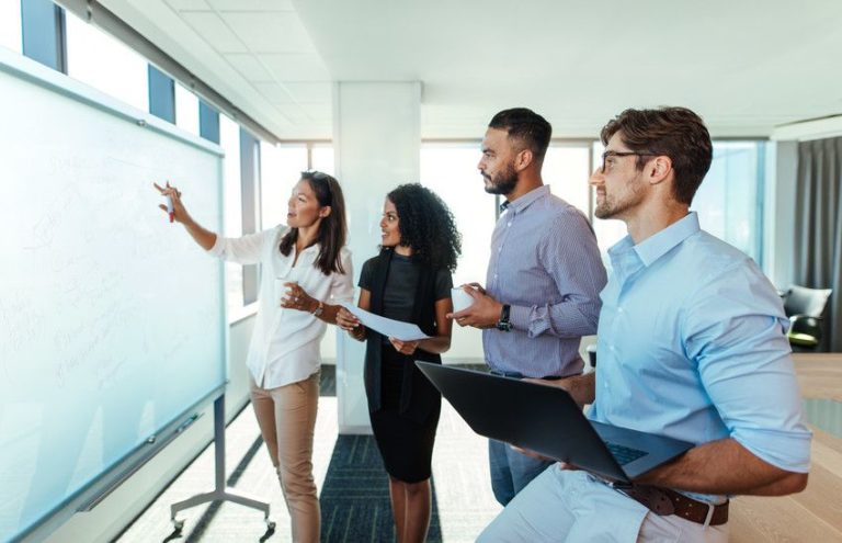 了解成为一名优秀领导者所需的个人特征。