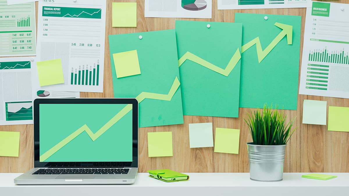 箭头向上，显示年增长率